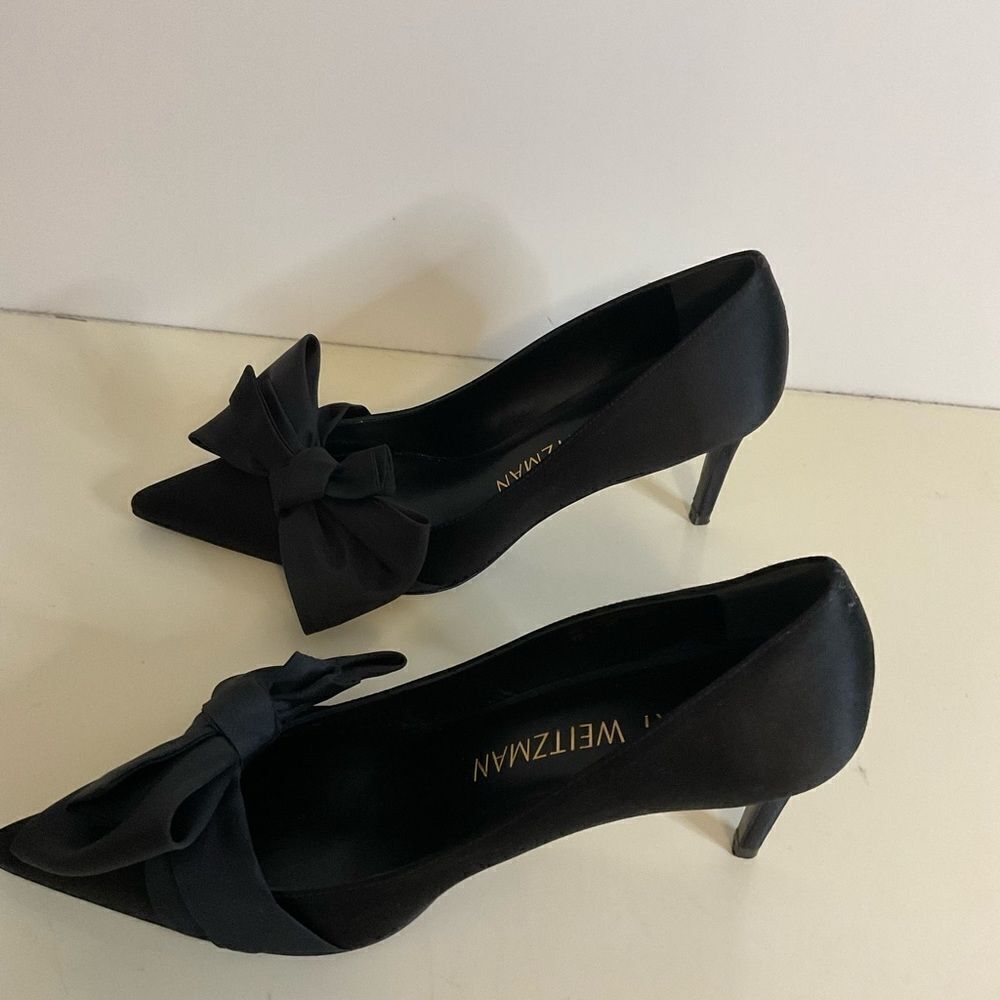 Stuart Weitzman love knot black pump in excellent condition size 8.5. - Picture 6 of 8